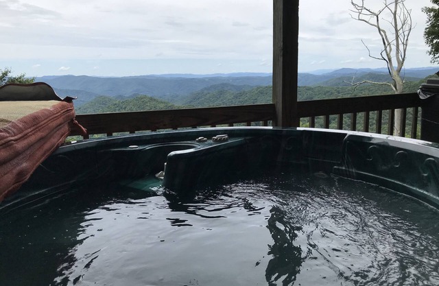 Atemberaubende Aussicht auf die Highlands of the Roan mit Whirlpool!
