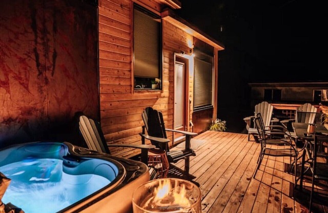 Breathe Cabin w/Red Rock Views+ HotTub + FirePit
