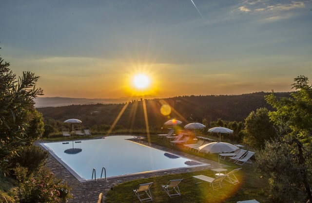 Atemberaubende Aussicht, typisch, charmant mit Pool