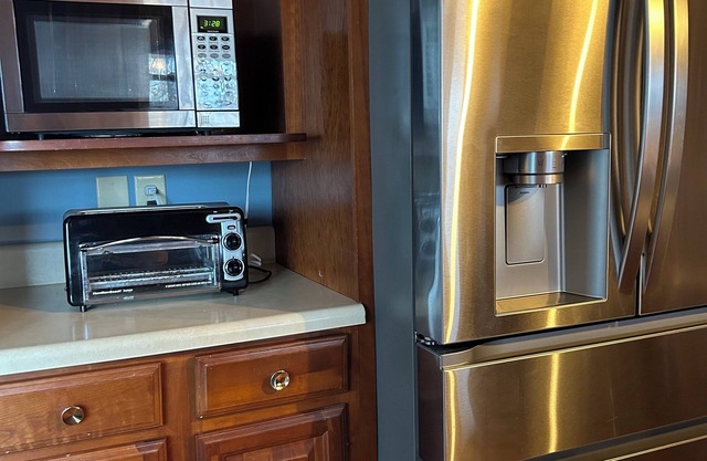 Breathtaking 5/4 home + Pet friendly + pool + hot tub
