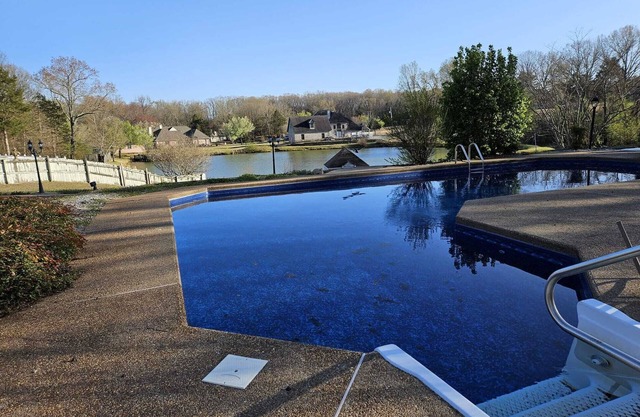 Breathtaking 8 BR+ Extra room w/Pool- Lake View