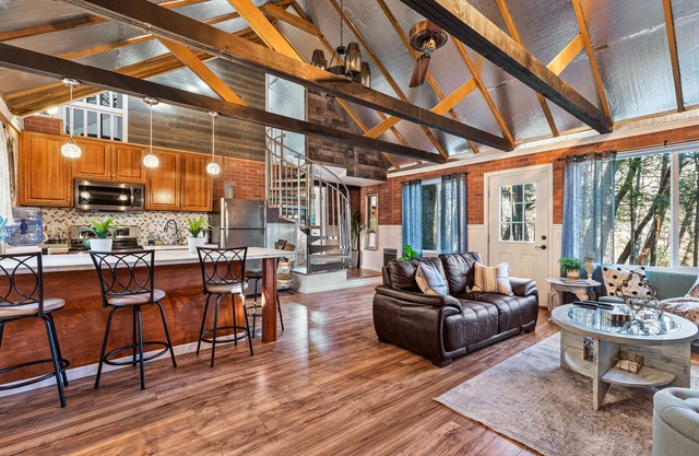 Breathtaking Applegate River Home Retreat ~ Newly Remodeled Home