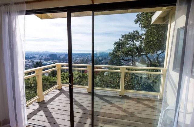 Breathtaking bay views - next to UC Berkeley!