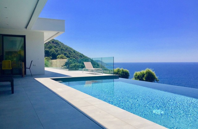 Atemberaubende moderne Villa mit Meerblick und Maquis Zugang zum Meer zu Fuß