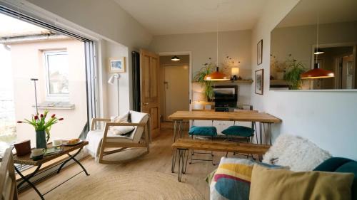 Breathtaking Harbourside Views With Parking at 'Harbour Strand'