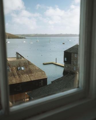 Breathtaking High Street Townhouse With Stunning Sea Views at 'The Old Fishermans Townhouse'
