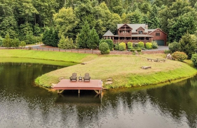 Breathtaking Lakefront Cabin, Fully Stocked with Hot tub and Firepit