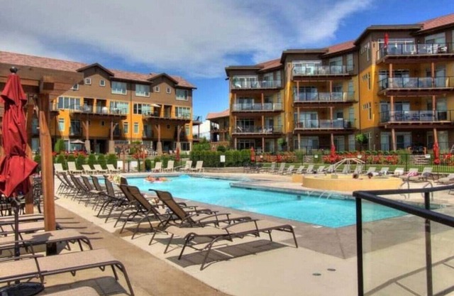 Breathtaking Lakefront Condo with Boat Slip