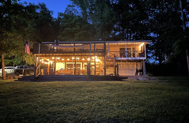 Breathtaking Lakefront Views!