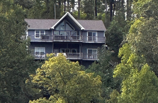 Breathtaking Lakefront Views of Norris Lake & Iconic Jumping Bridge