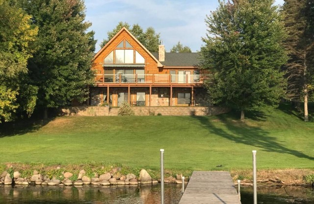Breathtaking Lakeside Log Cabin with Spacious Patio/Deck feat. Gorgeous Views