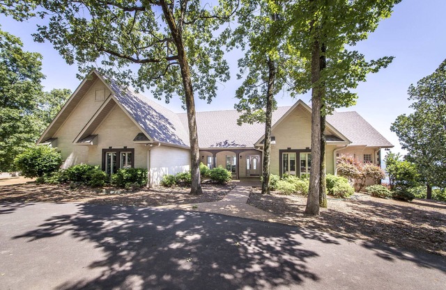 ** NEUES ANGEBOT *** Atemberaubendes Seeblick-Haus in Diamond Bluff