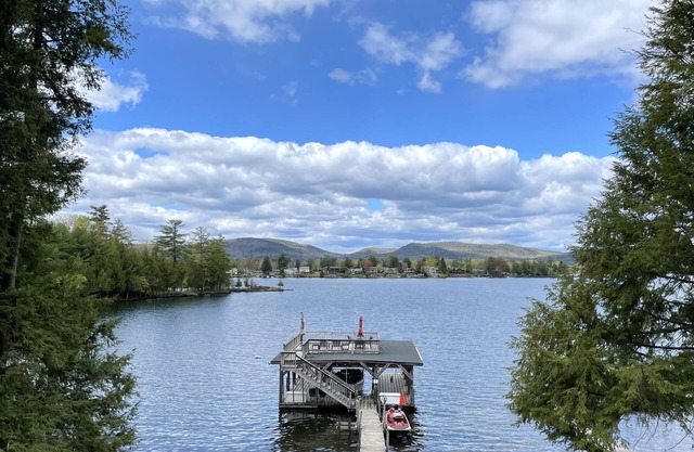 Longview in der Warner Bay, A Four Season, Adirondack Waterfront Log Cabin