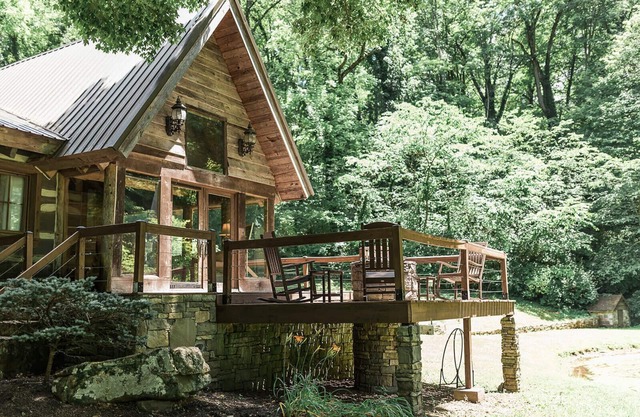 HISTORISCHE & MODERNE LOG CABIN auf 55 ACRE HORSE FARM / HOCHZEITSORT