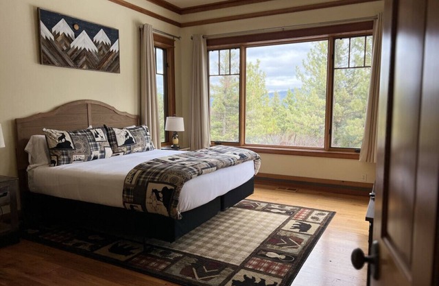 Breathtaking Luxury Family Cabin Nakoma Golf Couples