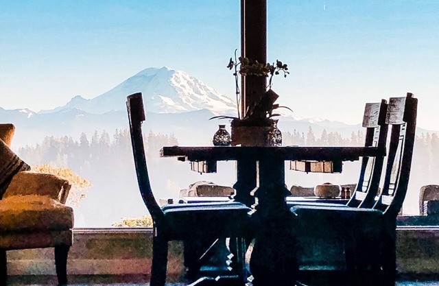 Breathtaking Mt Rainier & Mountain Views, Whole House - Hot Tub / Pool Table