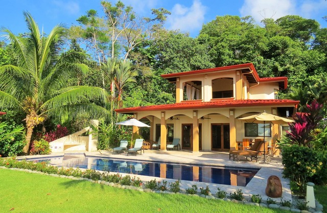 OCEANVIEW IN PRIMARY JUNGLE! 3 Meister! Gated PRIVATER FLUSS UND WASSERFÄLLE.