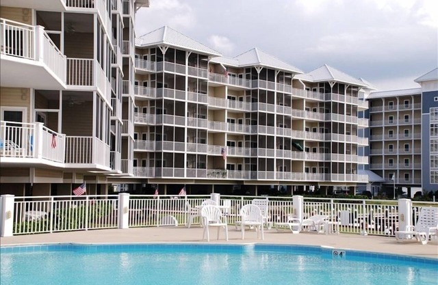 Impresionante condominio frente al mar en el quinto piso con deslizamiento de barco en Crisfield