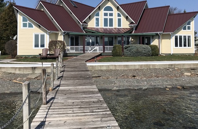 Breathtaking Seneca Lake property with year round fun