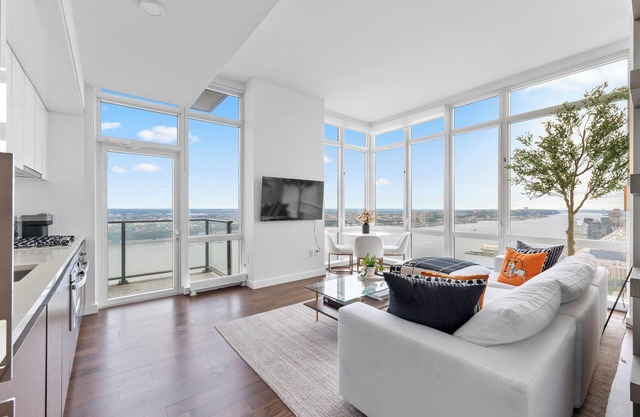 BREATHTAKING SKYLINE VIEWS! Corner Luxury 2BR/2BA near Times Sq + Video Tour