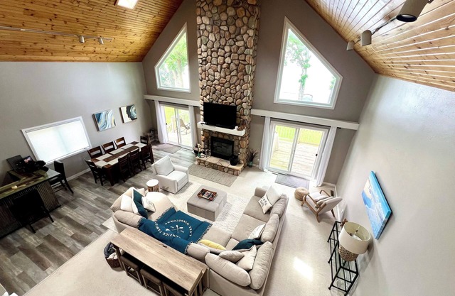 New availability for EAA! Pure relaxation - sit lake side watching the sunset.