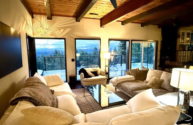 Breathtaking View & Hot Tub Nevada City