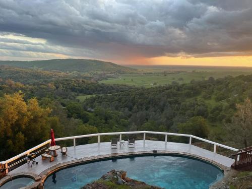 Breathtaking view of the Hills with HotTub, Pool and Pool Table
