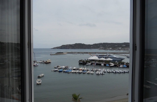 Atemberaubende Aussicht einzigartige Lage i TORRIONE SUL PORTO G1 wartet auf Sie.