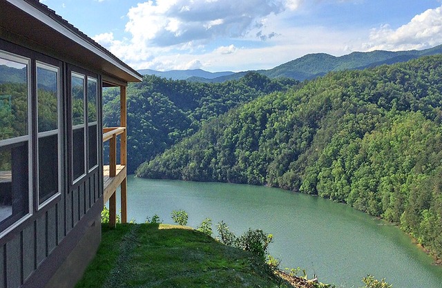 Eagle's Landing - Mit Blick auf den Fontana-See und den Great Smoky Mountains Ntl Park