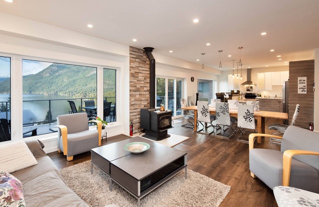 Breathtaking views of the Porpoise Bay in the Sunshine Coast