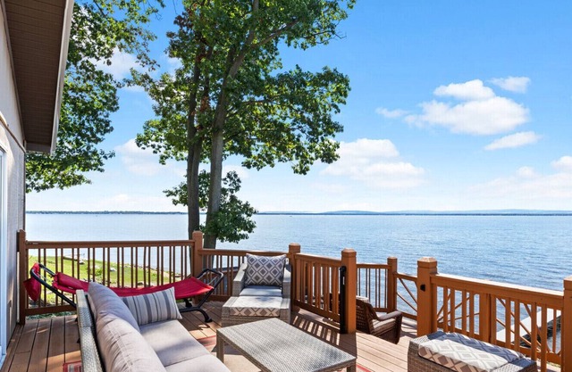 NEW! Sweeping Views with our Lakefront Cottage!