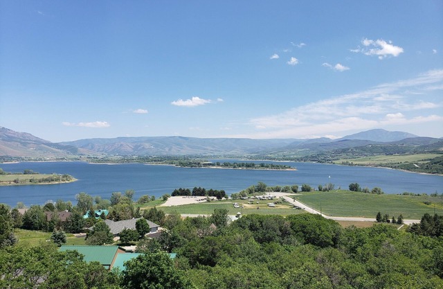 Breathtaking Views! PRIVATE INDOOR POOL, Outdoor Hot Tub, Sauna, Game Room & Gym