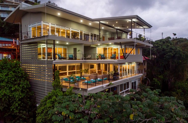 Perfekte Luxus-Haus für Gruppen, Meerblick-WOW-Pool & Jacuzzi, 5 Minuten zum Strand!