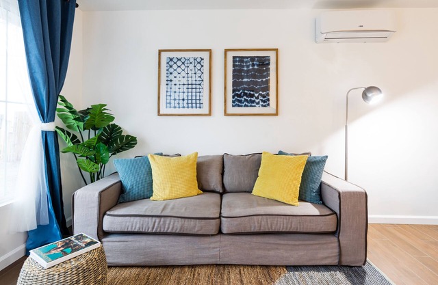 Breezy-2BR-Gated Unit w Kitchenette