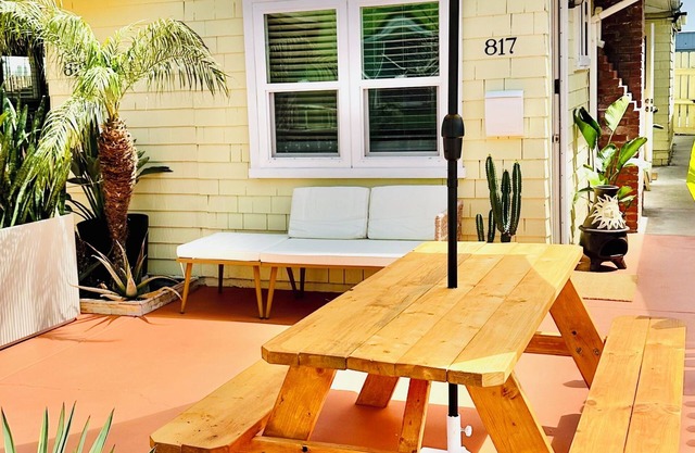 Breezy Bayside Escape — Cottage with Patio in Heart of Mission Beach