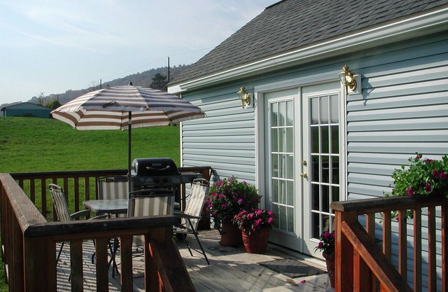 Breezy Meadow One Custom-built cottage, 1 of 2, under 1 mile from Dreams Park