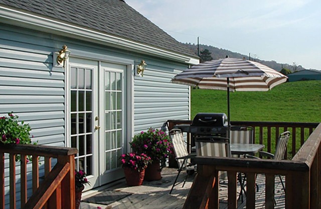 Breezy Meadow Two 2 of 2,custom built cottage, under a mile from CDP