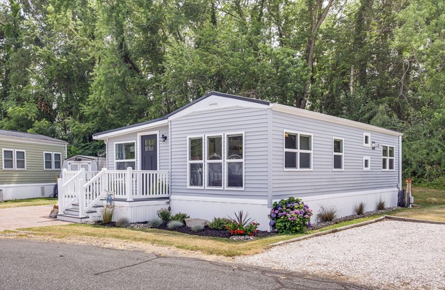 Breezy Ocean Pines Cottage w/ Patio & Pool Access!