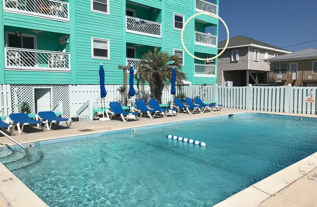 ☀ Breezy, Open Condo, nur wenige Schritte vom Strand und der Promenade mit Meerblick und Pool ☀