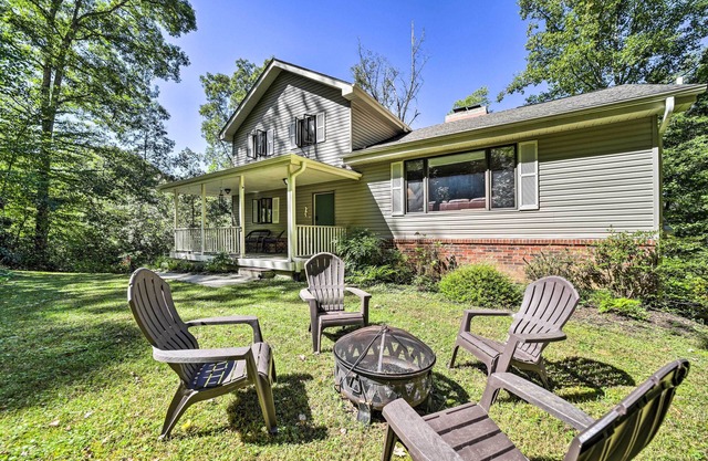 Brevard Retreat ~ 3 Mi to Downtown!