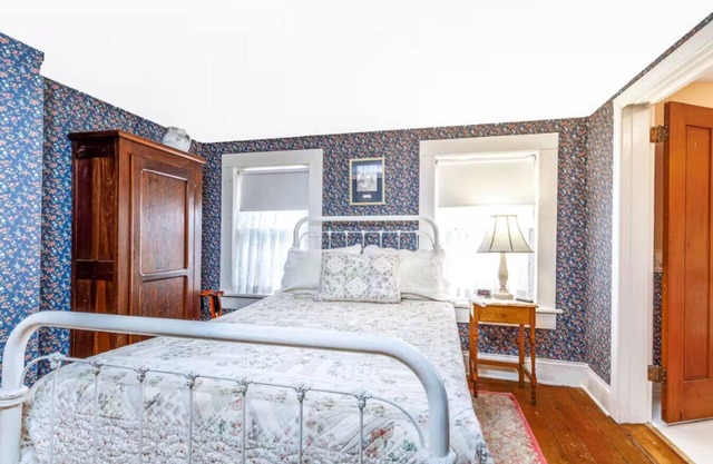 Historic Briarstone Inn Queen Bedroom