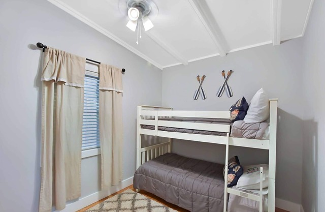 Brice Sea Shell Stay - charming Jekyll Island duplex short walk to beach