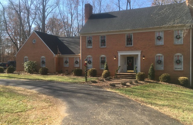 Brick Ground Floor Suite, 12 min to Liberty Univ.