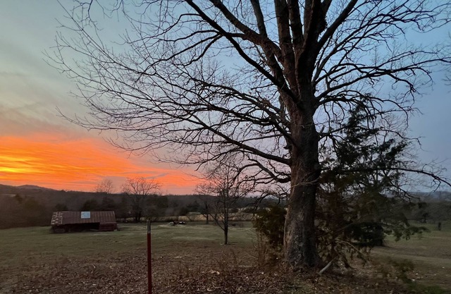 Brick home with circle drive unload ATV's and ride to wolf pen gap trails
