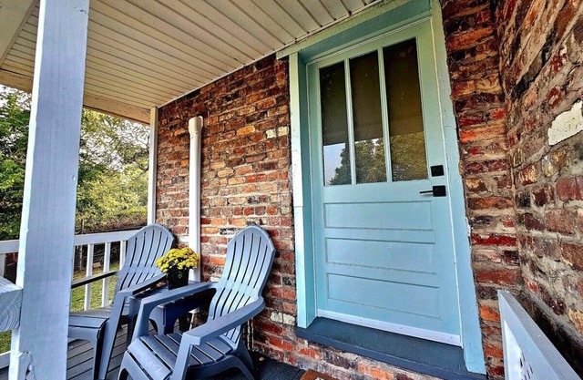 Brickhaven II, Studio Apartment Next to Downtown Bristol!