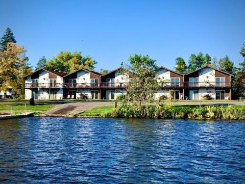Bridge Inn Tomahawk - 2nd Floor, 2 Queen Beds, Balcony, River View