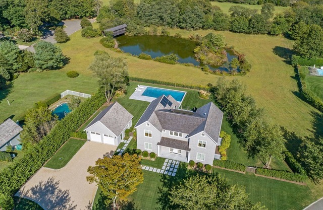 Bridgehampton on Private Cul-de-sac overlooking pond