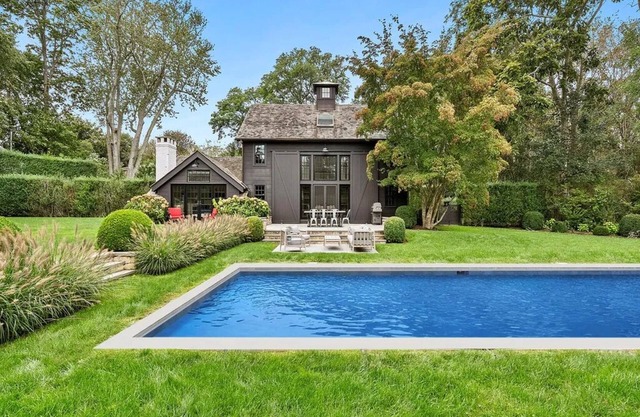 Bridgehampton Renovated Luxe Farmhouse - Your Dream Vacation Home Awaits!