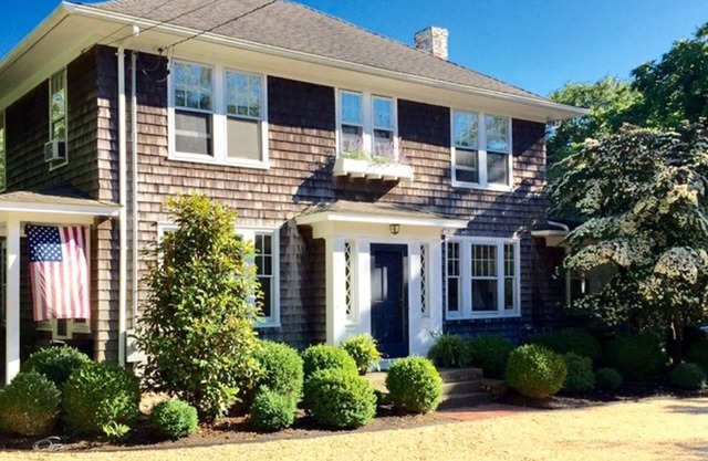Bridgehampton Village Historical mit schönem Hof / beheiztem Pool, zu Fuß in die Stadt!