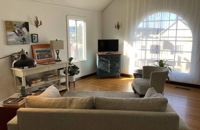 Bridgeview - A Clean and Cozy Getaway for Two